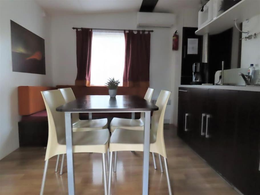 Mobile Home 6-Pers Camping Lei Suves-Cotes D'Azur-Including Airco Roquebrune-sur-Argens Exterior photo